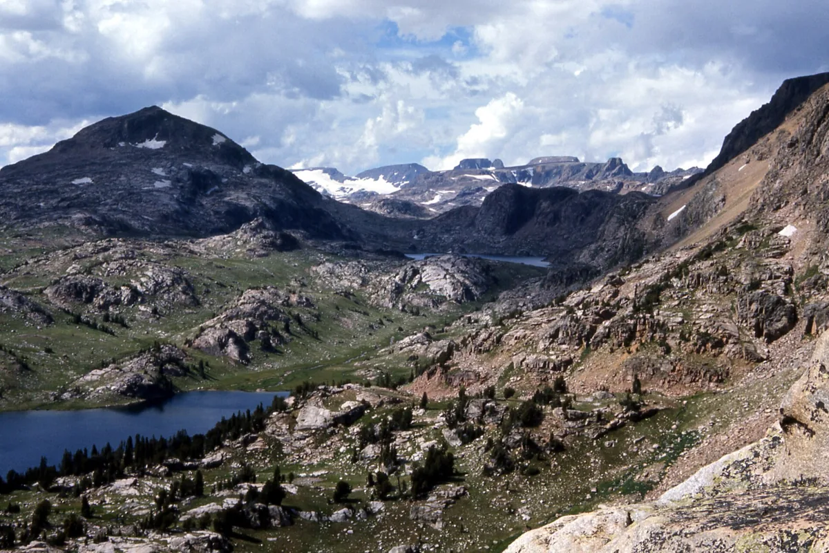 Granite lake basin in Absaroka-Beartooth Wilderness - Absaroka-Beartooth Wilderness | KnowOutdoor