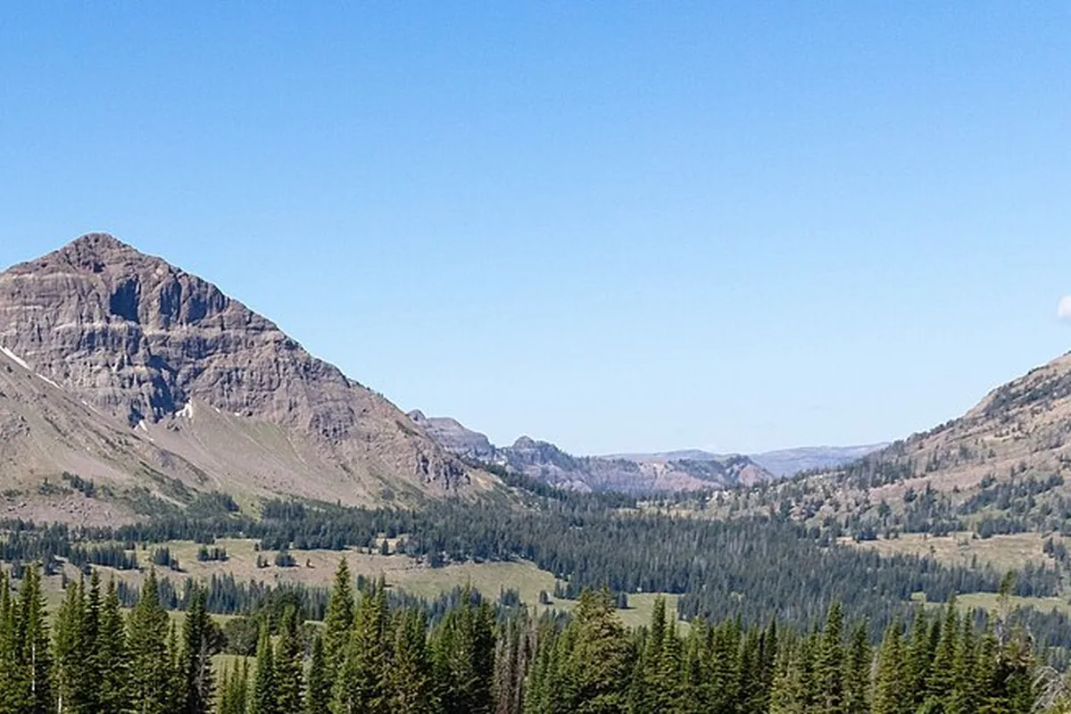 Backpackers navigating remote alpine terrain in Absaroka-Beartooth Wilderness - Absaroka-Beartooth Wilderness | KnowOutdoor