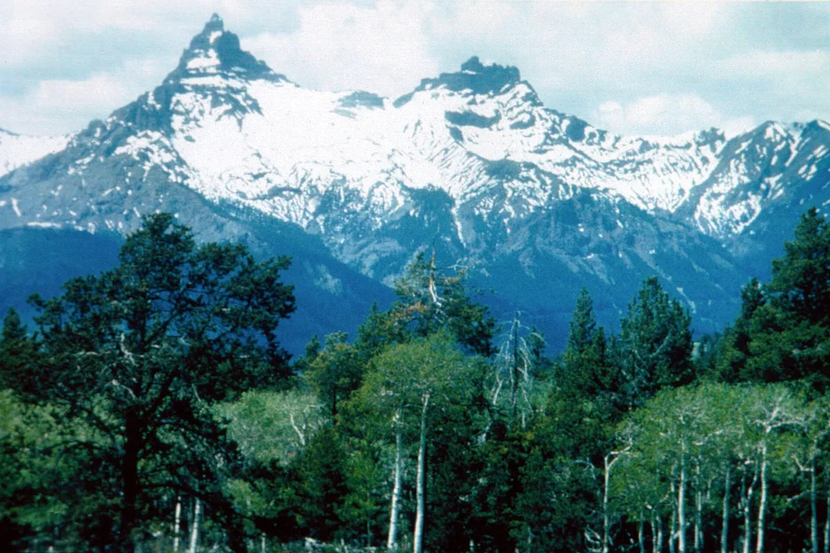 Eroded volcanic peaks and deep valleys in the Absaroka Range - Absaroka Range | KnowOutdoor