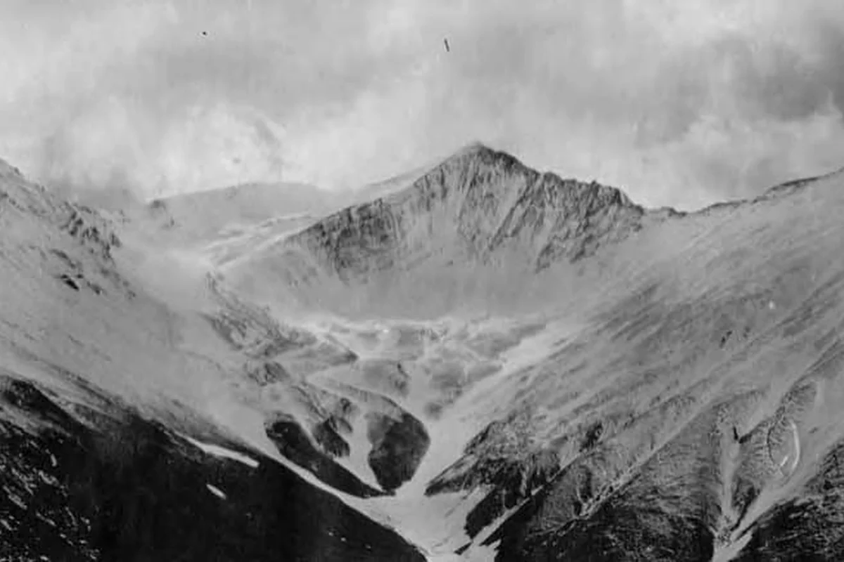 Snow-covered mountain south of Simpson Pass in the Alaska Range - August 1914 | KnowOutdoor
