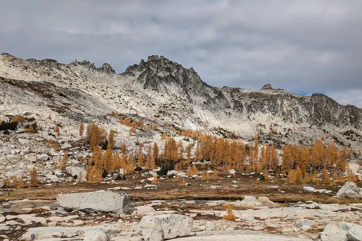 Steep granite and snow near an Enchantments route - Alpine Lakes Wilderness | KnowOutdoor