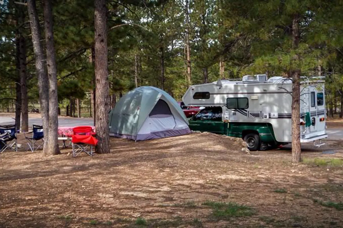 Tent and camping chairs at North Campground in Bryce Canyon National Park