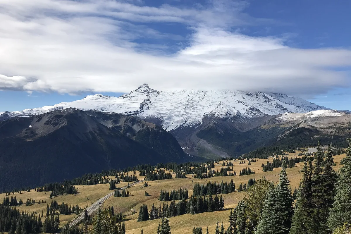 Snow-covered hiking terrain in Mount Rainier National Park - Mount Rainier National Park | KnowOutdoor