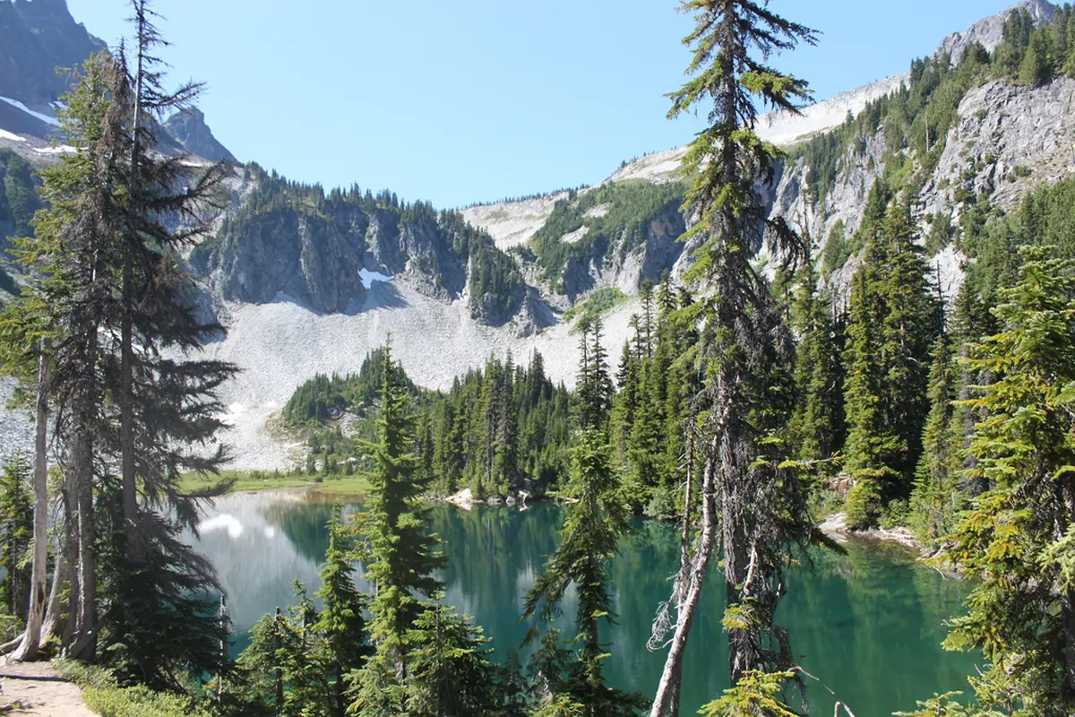 Clouds developing around Mount Rainier - Mount Rainier National Park | KnowOutdoor