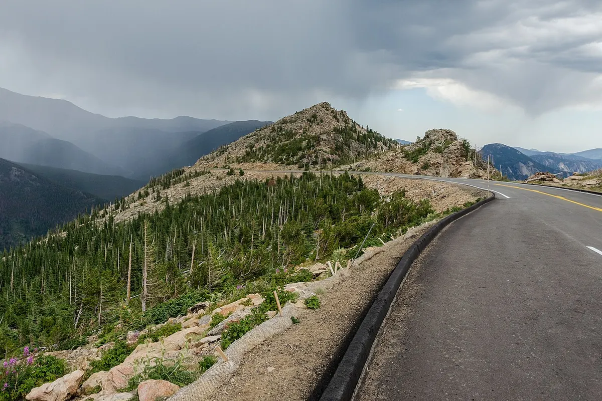 High-elevation trail in Rocky Mountain National Park - Rocky Mountain National Park | KnowOutdoor