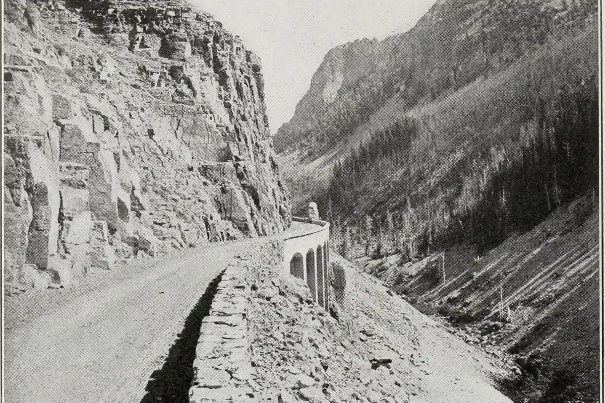 Trail Ridge Road and alpine terrain in Rocky Mountain National Park - Rocky Mountain National Park | KnowOutdoor