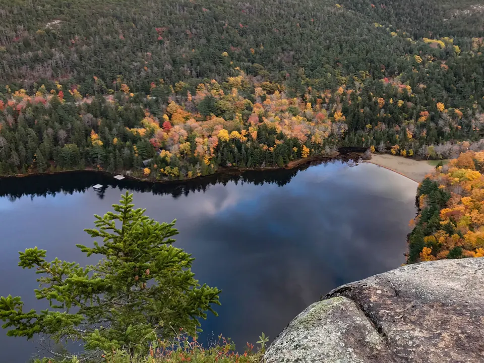 Echo Lake and autumn forest seen from a granite cliff - Acadia National Park | KnowOutdoor