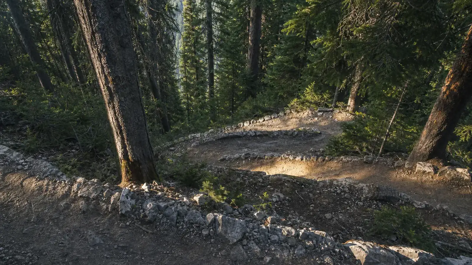 How Should You Place Your Feet When Descending Switchbacks?