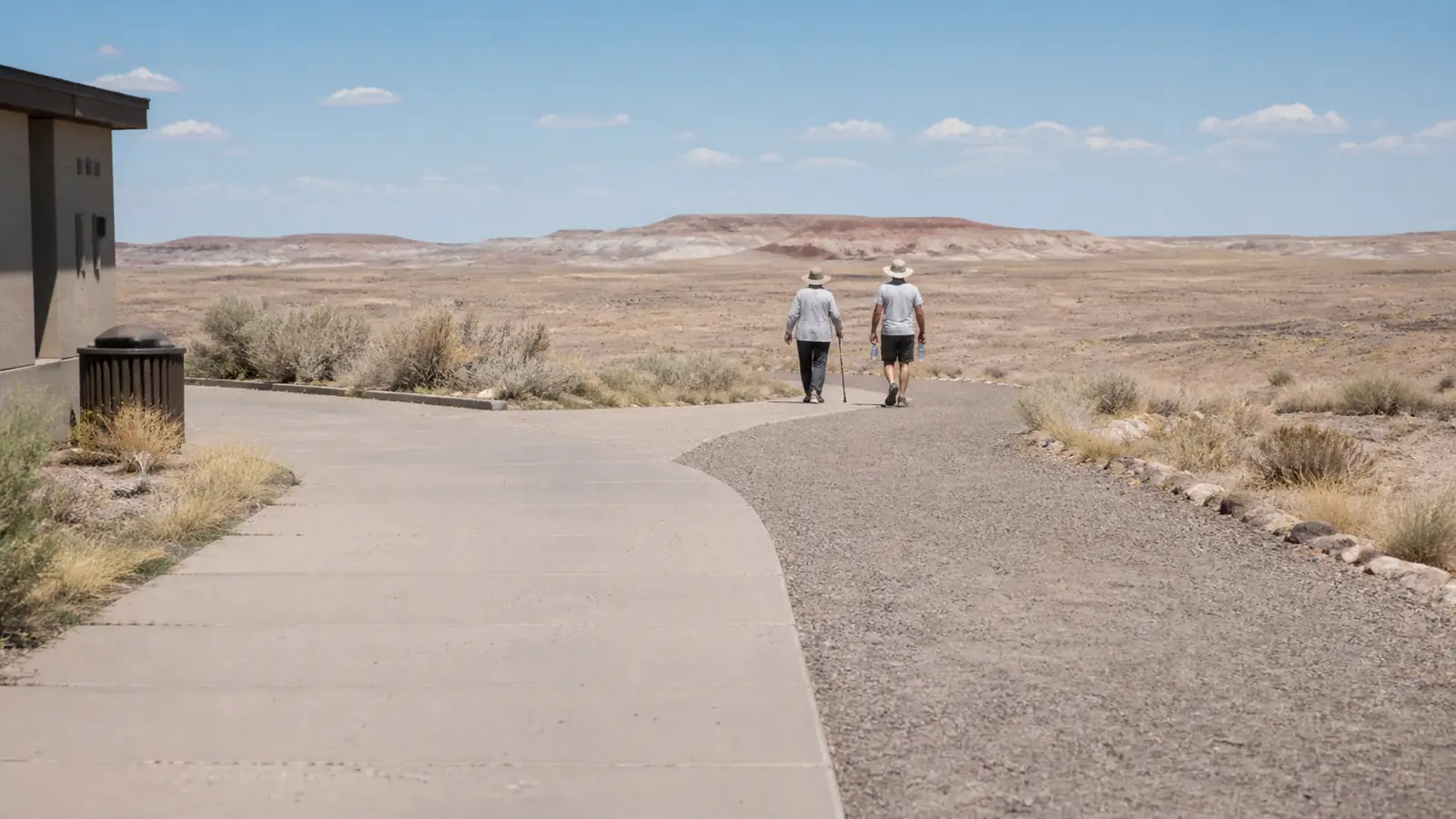 Agate House Trail: Surface, History, and Viewing Rules