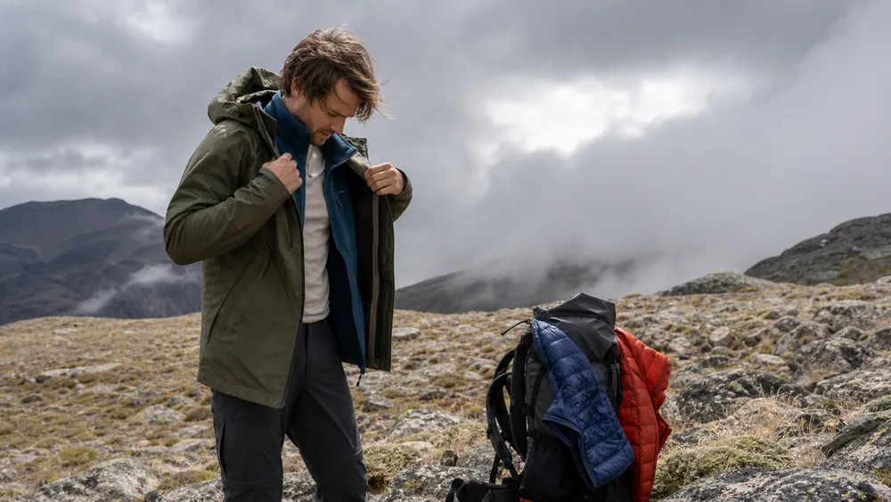 A High-Altitude Layering System That Changes With the Day